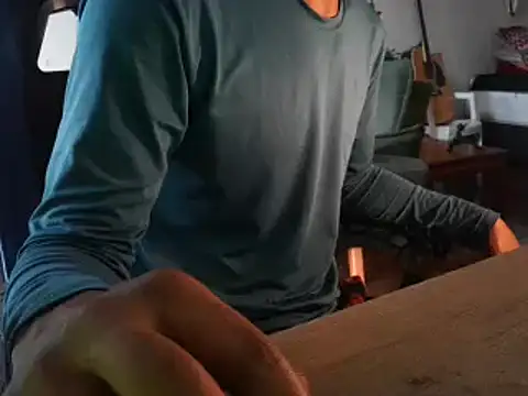 Snapshot of gerson173Hugo chatting on December 16, 9:03 am gerson173Hugo online show from December 16, 9:03 am