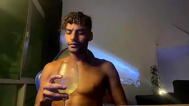 Snapshot of gerson173Hugo chatting on February 11, 2:14 am gerson173Hugo online show from February 11, 2:14 am