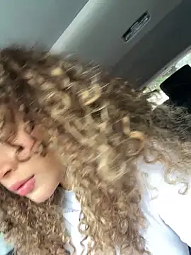 Lianh Benett online show from February 20, 2:39 pm