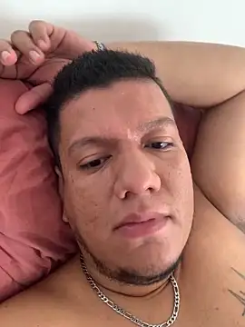 Snapshot of MarkGray_ chatting on December 17, 7:37 pm MarkGray online show from December 17, 7:37 pm