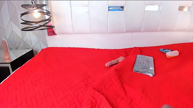 Snapshot of RileyThompson1 chatting on February 2, 9:40 am RileyThompson1 online show from February 2, 9:40 am