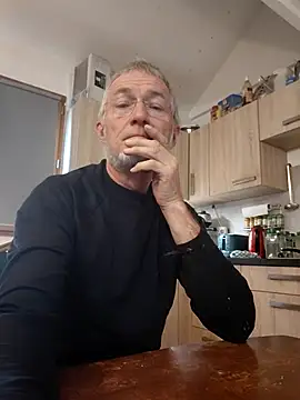 Snapshot of 60philippe chatting on October 5, 10:02 am 60philippe online show from October 5, 10:02 am