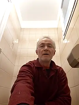 Snapshot of 60philippe chatting on October 28, 8:07 am 60philippe online show from October 28, 8:07 am