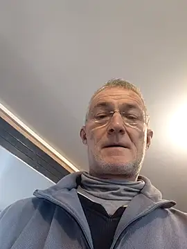 Snapshot of 60philippe chatting on December 2, 1:39 pm 60philippe online show from December 2, 1:39 pm