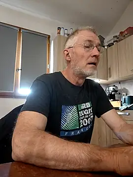 Snapshot of 60philippe chatting on June 9, 10:16 am 60philippe online show from June 9, 10:16 am