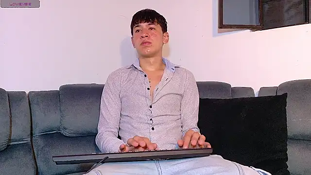 Snapshot of Mr_daren_ chatting on October 18, 4:30 pm Mr daren online show from October 18, 4:30 pm