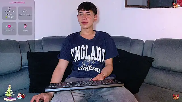 Snapshot of Mr_daren_ chatting on December 4, 7:00 pm Mr daren online show from December 4, 7:00 pm