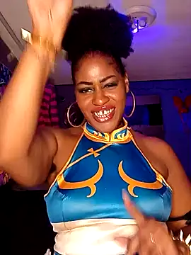 Snapshot of AmazonianMistress chatting on October 15, 1:28 am AmazonianMistress online show from October 15, 1:28 am