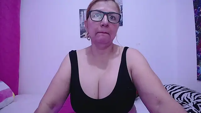 Snapshot of razzisweet chatting on January 22, 1:42 pm razzisweet online show from January 22, 1:42 pm