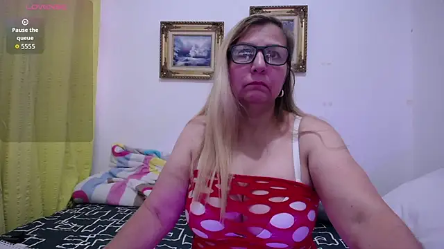 Snapshot of razzisweet chatting on March 2, 2:57 pm razzisweet online show from March 2, 2:57 pm