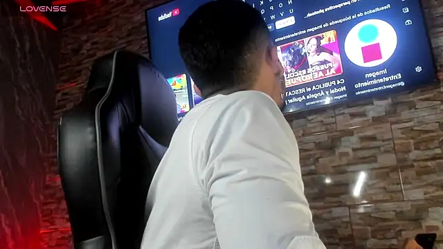 Snapshot of Seth_Owner chatting on February 18, 1:34 am Seth Owner online show from February 18, 1:34 am