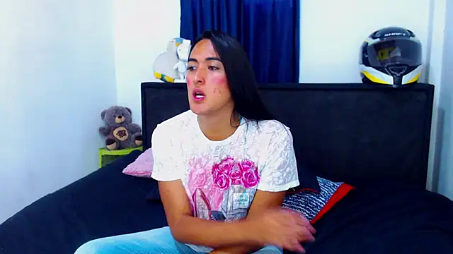 misss estrella online show from April 17, 4:10 pm