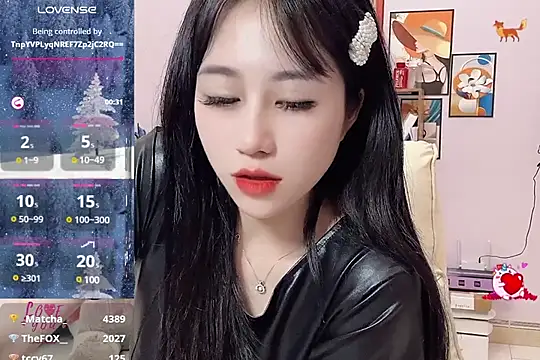 Snapshot of _LLisa_ chatting on February 13, 10:54 pm LLisa online show from February 13, 10:54 pm