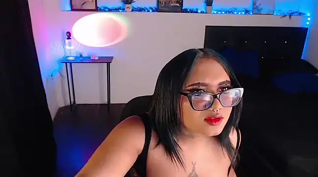 Snapshot of LiaScarlett chatting on December 14, 10:50 pm LiaScarlett online show from December 14, 10:50 pm