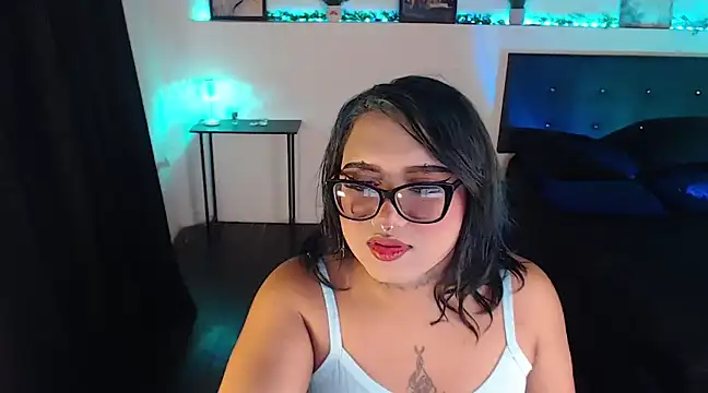 Snapshot of LiaScarlett chatting on December 28, 1:50 am LiaScarlett online show from December 28, 1:50 am