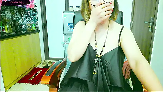 Snapshot of Miu-Le chatting on October 1, 9:48 am Miu-Le online show from October 1, 9:48 am