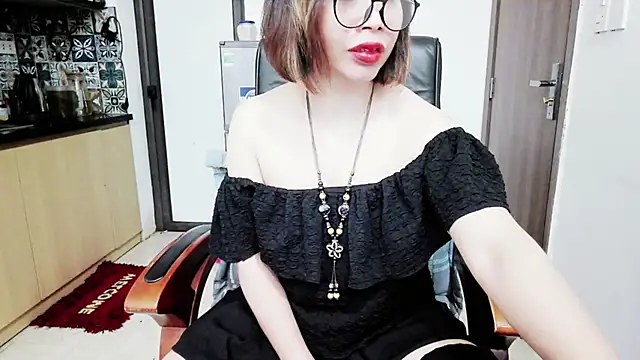 Snapshot of Miu-Le chatting on November 9, 6:28 pm Miu-Le online show from November 9, 6:28 pm