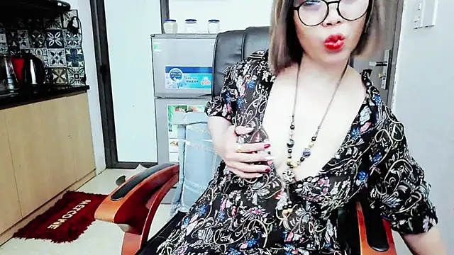 Snapshot of Miu-Le chatting on November 10, 10:25 am Miu-Le online show from November 10, 10:25 am