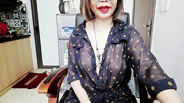 Snapshot of Miu-Le chatting on November 17, 11:49 am Miu-Le online show from November 17, 11:49 am