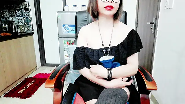 Snapshot of Miu-Le chatting on November 21, 6:39 pm Miu-Le online show from November 21, 6:39 pm