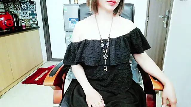 Snapshot of Miu-Le chatting on November 23, 6:57 am Miu-Le online show from November 23, 6:57 am