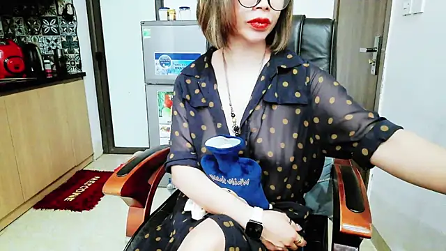 Snapshot of Miu-Le chatting on November 23, 7:02 pm Miu-Le online show from November 23, 7:02 pm