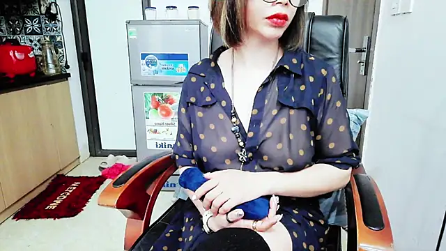 Snapshot of Miu-Le chatting on December 3, 9:46 pm Miu-Le online show from December 3, 9:46 pm