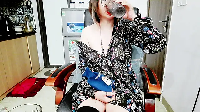 Snapshot of Miu-Le chatting on December 13, 8:47 pm Miu-Le online show from December 13, 8:47 pm