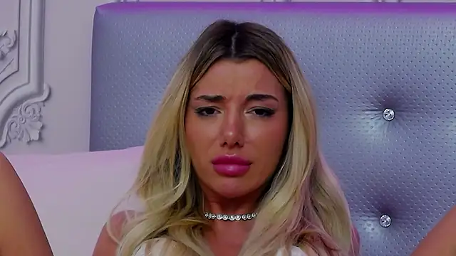 Snapshot of ClaraHazel chatting on January 8, 10:48 am ClaraHazel online show from January 8, 10:48 am