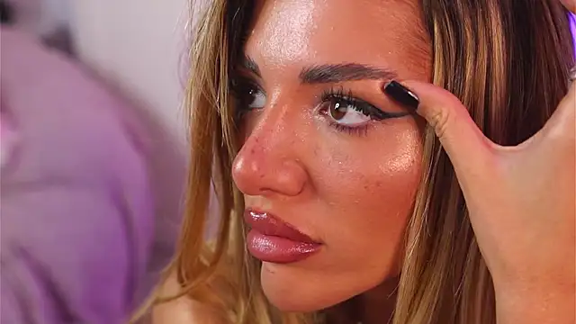 Snapshot of ClaraHazel chatting on November 14, 5:06 am ClaraHazel online show from November 14, 5:06 am