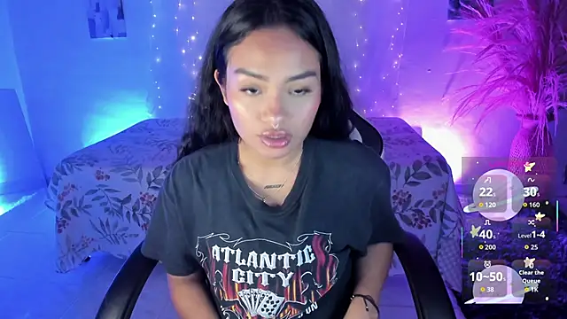 Riana Kean online show from December 5, 8:27 pm