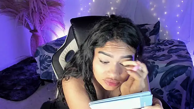 Riana Kean online show from April 14, 5:24 am