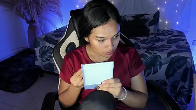 Riana Kean online show from April 15, 1:45 am