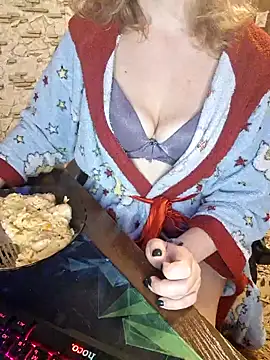  Kitti  online show from December 15, 7:21 pm