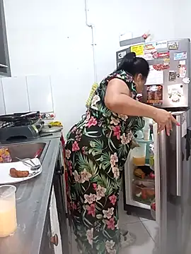 Snapshot of Shanttal0272 chatting on February 3, 12:31 am Shanttal0272 online show from February 3, 12:31 am