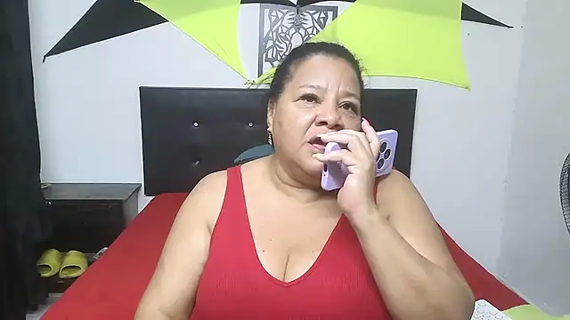 Snapshot of Shanttal0272 chatting on February 7, 1:04 pm Shanttal0272 online show from February 7, 1:04 pm