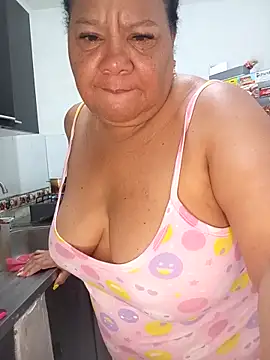 Snapshot of Shanttal0272 chatting on February 8, 1:36 pm Shanttal0272 online show from February 8, 1:36 pm