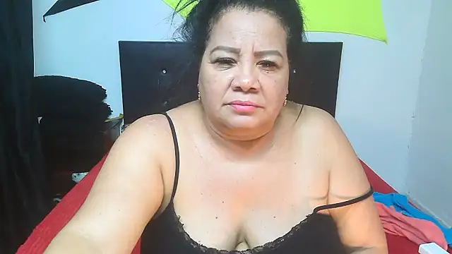 Snapshot of Shanttal0272 chatting on February 14, 5:04 am Shanttal0272 online show from February 14, 5:04 am