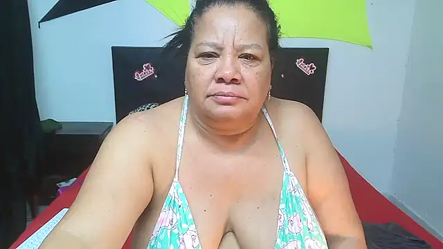 Snapshot of Shanttal0272 chatting on February 20, 1:55 pm Shanttal0272 online show from February 20, 1:55 pm