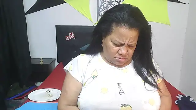 Snapshot of Shanttal0272 chatting on February 22, 2:04 pm Shanttal0272 online show from February 22, 2:04 pm