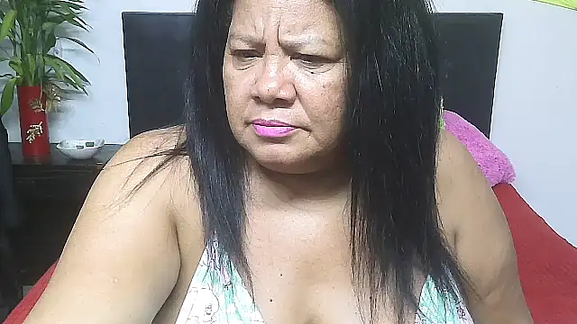 Snapshot of Shanttal0272 chatting on May 25, 12:05 am Shanttal0272 online show from May 25, 12:05 am