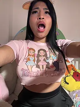 Snapshot of Pocahontascute_33 chatting on March 11, 11:33 am Pocahontascute 33 online show from March 11, 11:33 am