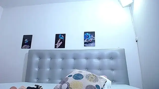 horny-juliette online show from May 28, 1:08 pm