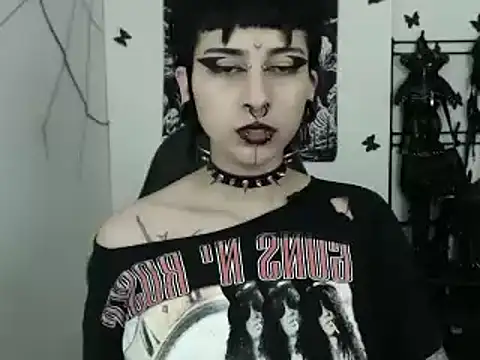 Snapshot of n0sferatus__ chatting on October 23, 2:33 am n0sferatus online show from October 23, 2:33 am