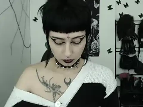 Snapshot of n0sferatus__ chatting on December 18, 3:01 am n0sferatus online show from December 18, 3:01 am