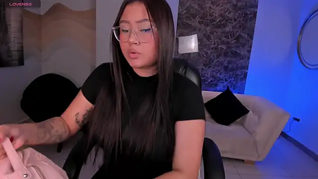 Snapshot of AmberLewis_ chatting on February 25, 3:09 am AmberLewis online show from February 25, 3:09 am