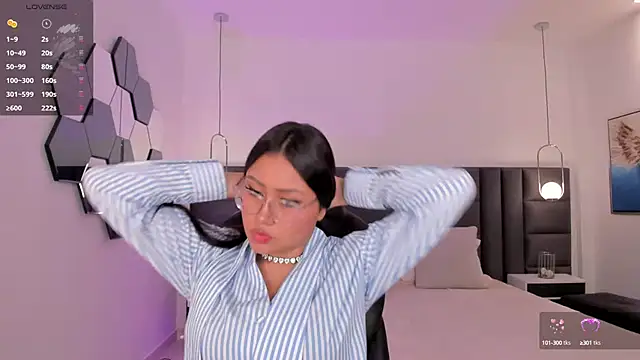 Snapshot of AmberLewis_ chatting on October 17, 3:10 am AmberLewis online show from October 17, 3:10 am
