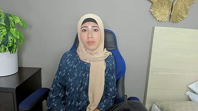 chaymae nah  online show from December 6, 8:59 am