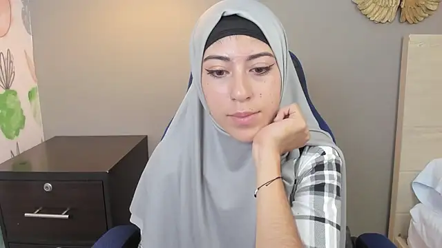 chaymae nah  online show from December 14, 2:45 am