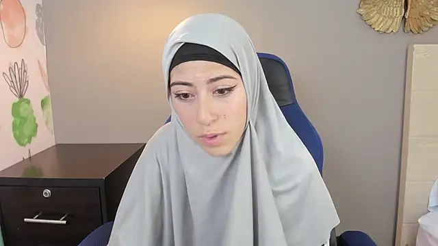 chaymae nah  online show from December 14, 8:56 am